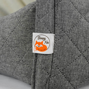 Sleepy Fox® luxury hundehöhle / katzenhöhle cave dog / cat bed has an adorable logo with a sleeping fox under a camopy. One of the cutest pet logos. 
